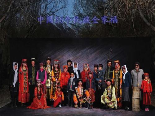 中华民族的民族服饰文化研究，深入挖掘中华服饰背后的文化内涵