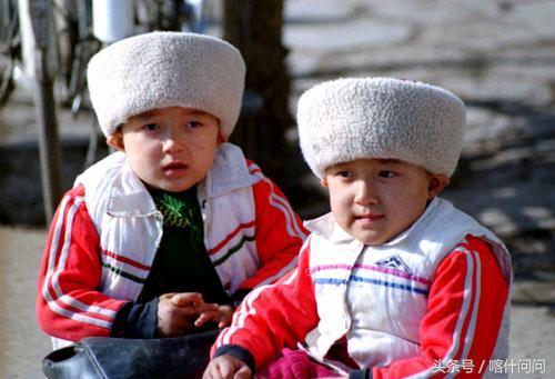 带你维吾尔族服饰花样较多，非常优美，富有特色